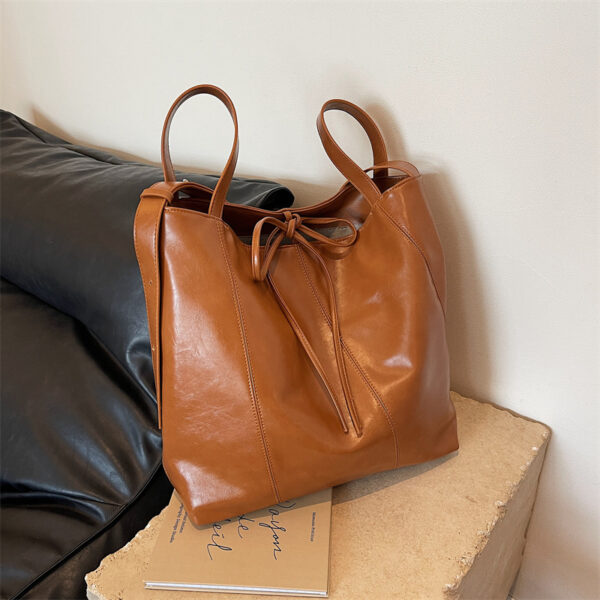 Casual Large Capacity Tote Bag – Portable PU Fashion Bag with Phone Pocket & Urban Design - Image 4