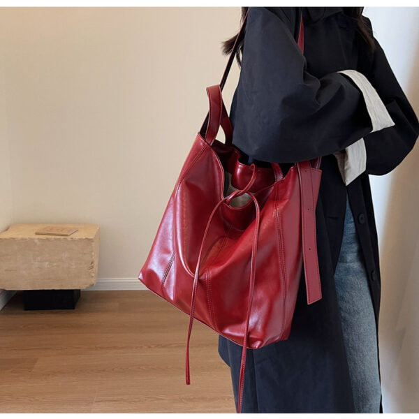 Casual Large Capacity Tote Bag – Portable PU Fashion Bag with Phone Pocket & Urban Design - Image 8