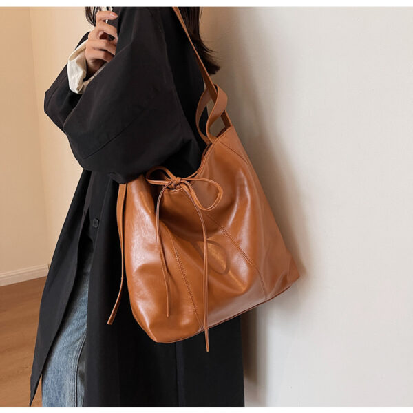 Casual Large Capacity Tote Bag – Portable PU Fashion Bag with Phone Pocket & Urban Design - Image 10