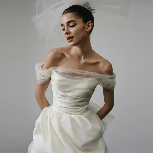 Off-Shoulder Short Wedding Dress – Lightweight White Bridal Gown with Adjustable Straps & High Waist - Image 3