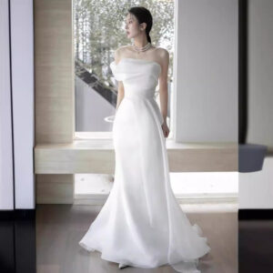 French Off-Shoulder Wedding Dress – Lightweight Bridal Gown with High Waist & Floor-Length Skirt