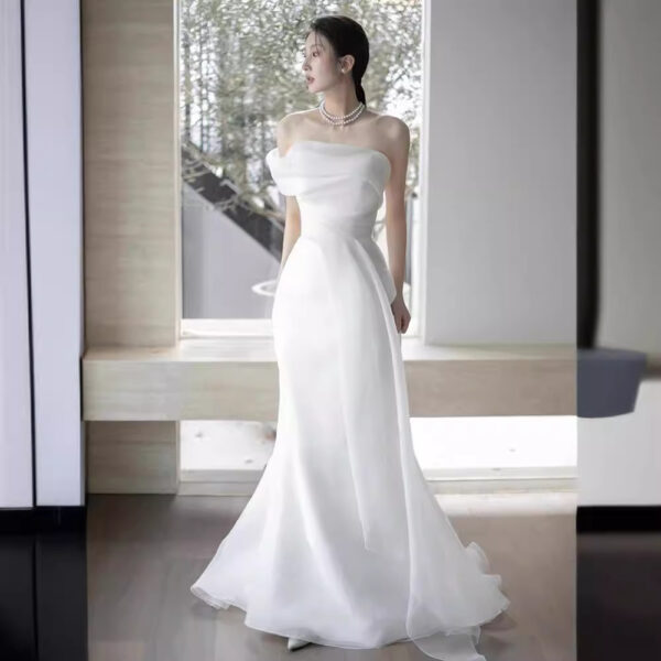 French Off-Shoulder Wedding Dress – Lightweight Bridal Gown with High Waist & Floor-Length Skirt